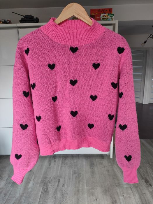 Sweter damski w serduszka rozmiar M! Bardzo ciepły!