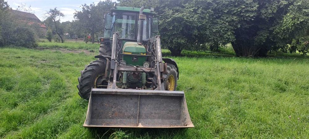 Ciągnik rolniczy John Deere 2140AB