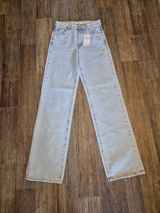 Нові прямі джинси Mango.