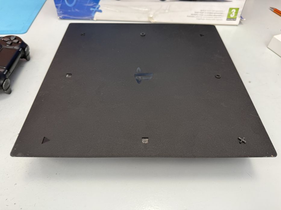 Konsola ps4 pro 1000gb pelny zestaw CUH-7016B