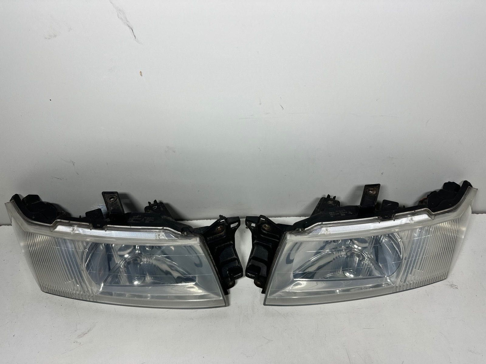 Mitsubishi Space Wagon Lampy Przód Przednie Lewa Prawa EU cana za 1st