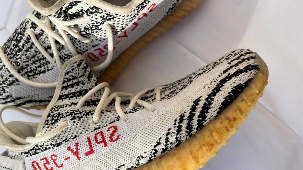 Yeezy Boost 350 V2 Zebra