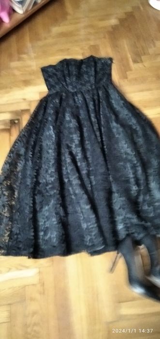 Balowa koronkowa sukienka bez ramiączek