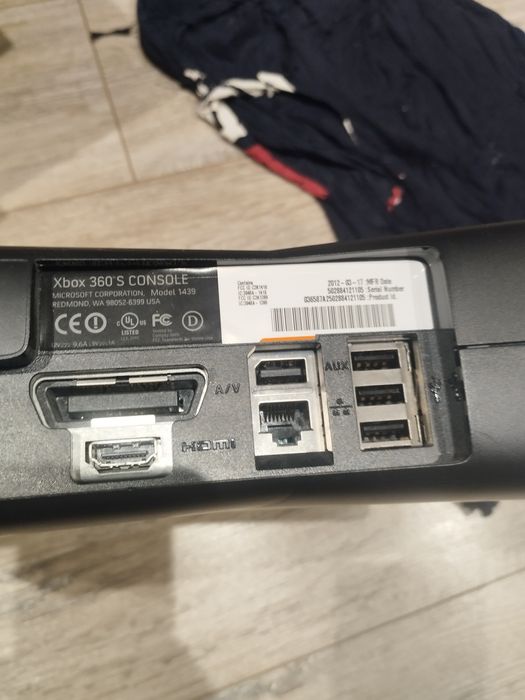 Xbox 360 продам всё работает