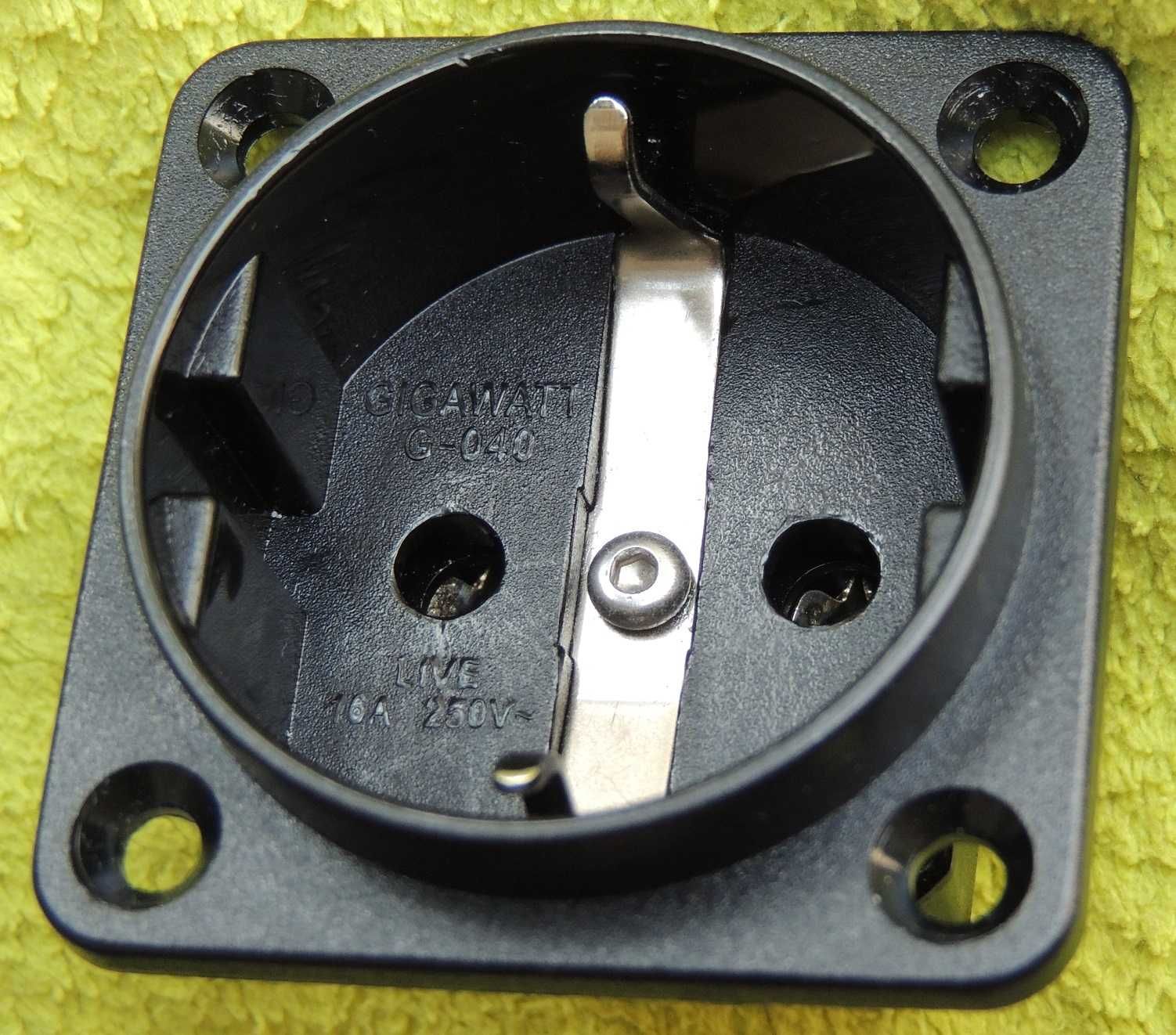 Gniazdo zasilające Gigawatt G-040 Schuko