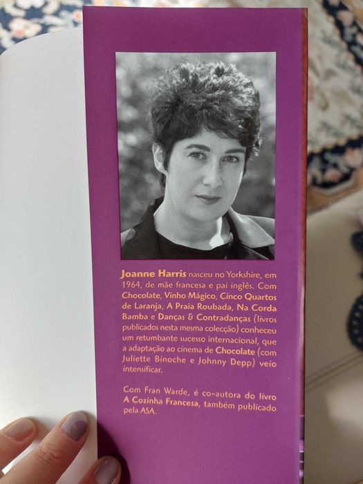Livro "Valete de Copas e Dama de Espadas", de Joanne Harris, como novo