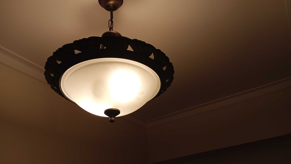 Candeeiros suspensos de estilo clássico em aço e latão envelhecido