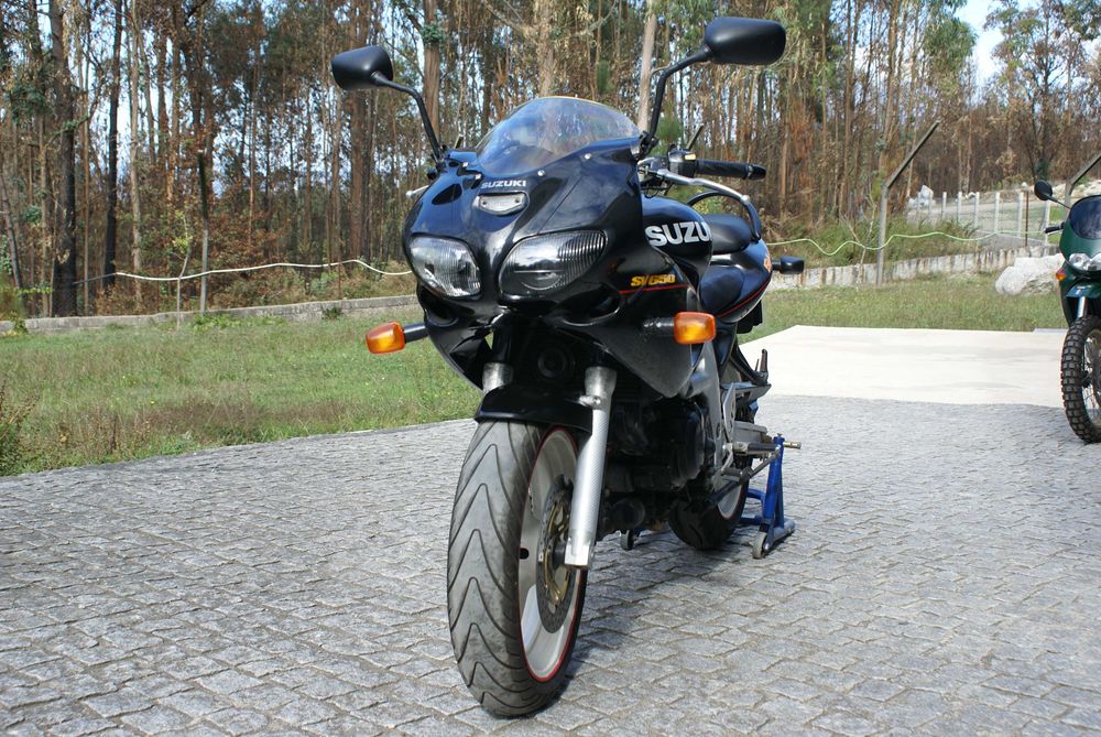 Suzuki SVS 650, moto esplêndida