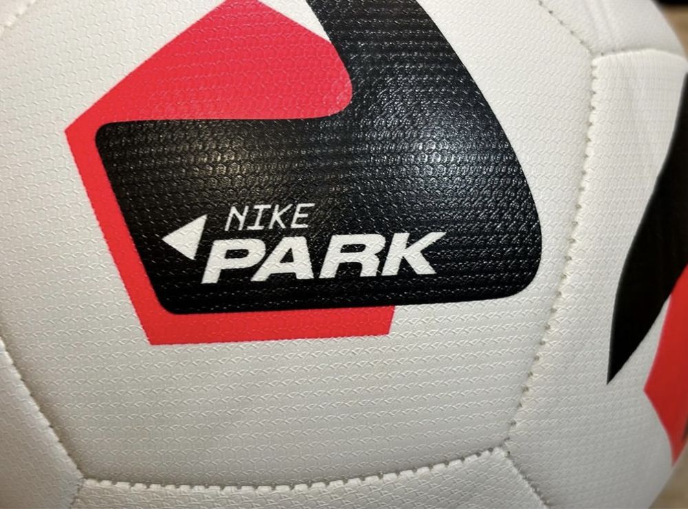 Продам оригінальний футбольний мяч Nike Park