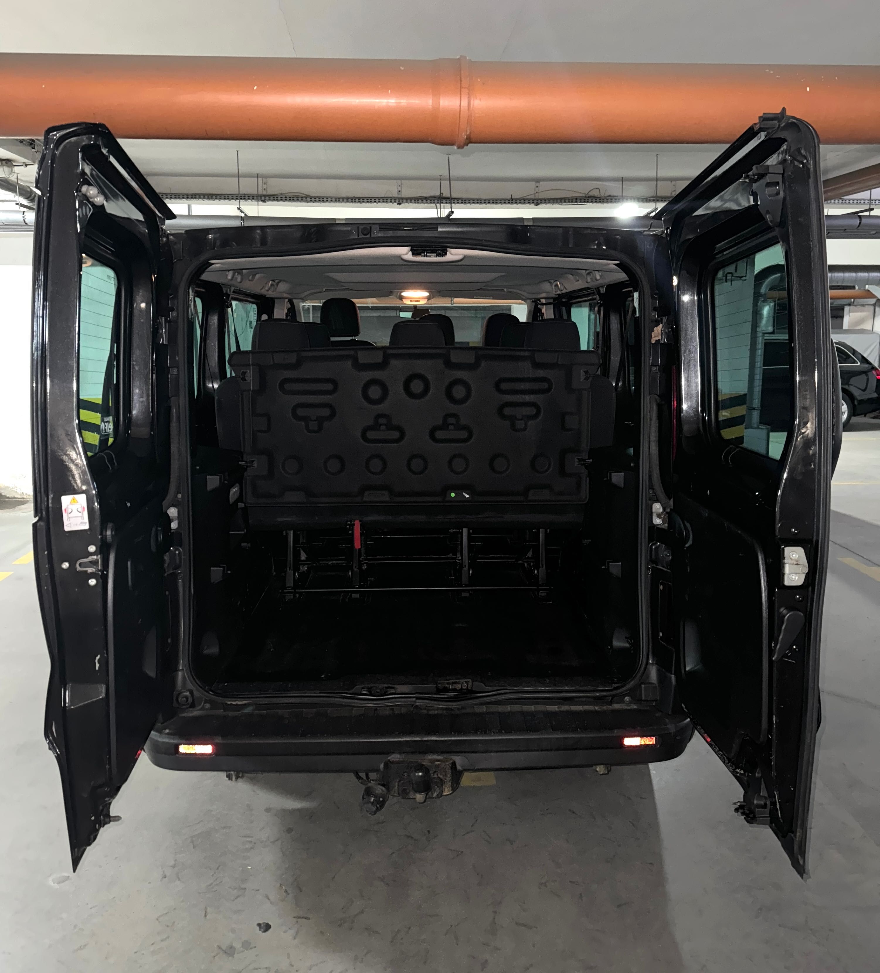 Bus Van 9-osobowy wynajem auta Renault Trafić Opel Vivaro 2022 LONG