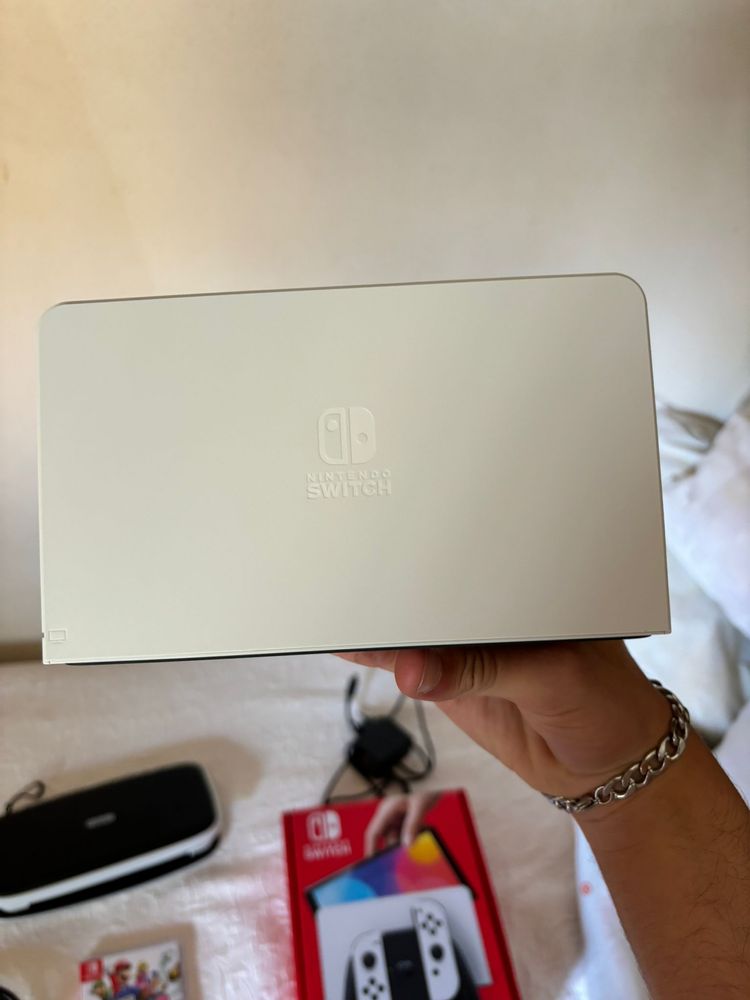 Nintendo Switch OLED + jogo do Mário