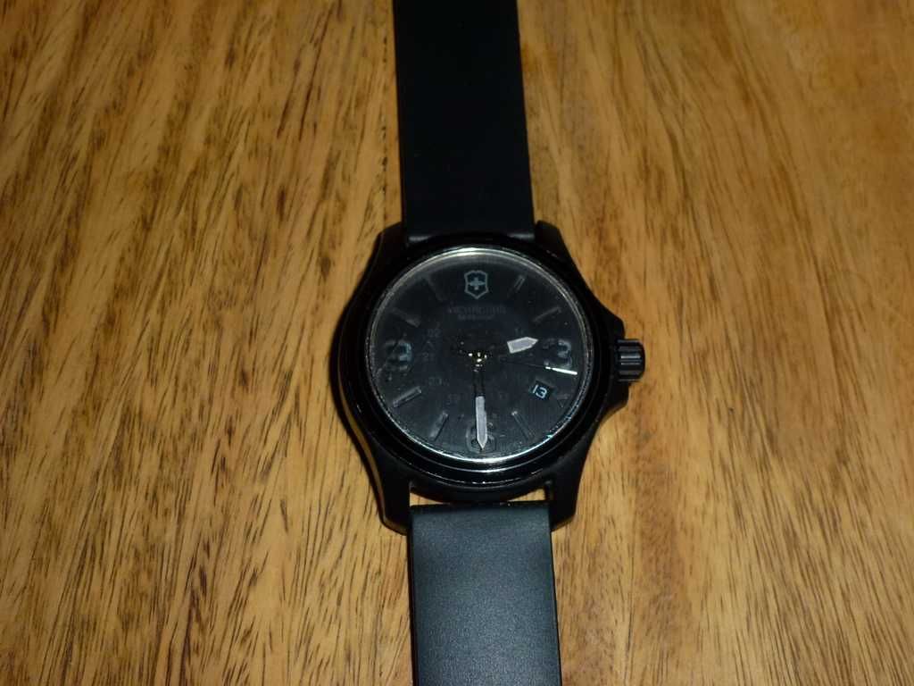 2x Zegarek wojskowy: VICTORINOX Swiss Army 241517 + CASIO MRW-200H