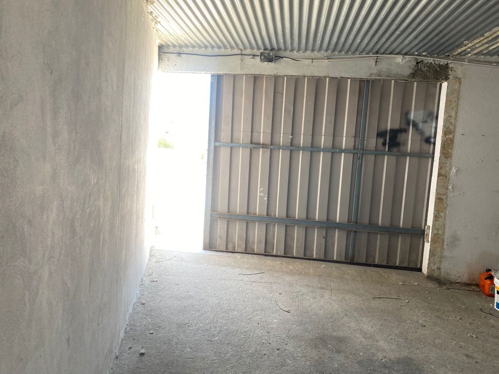 Armazém com 240 M2/Montijo