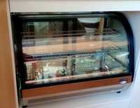 Vitrine refrigerada e com luz