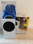 Xbox series s biała z niebieskim padem