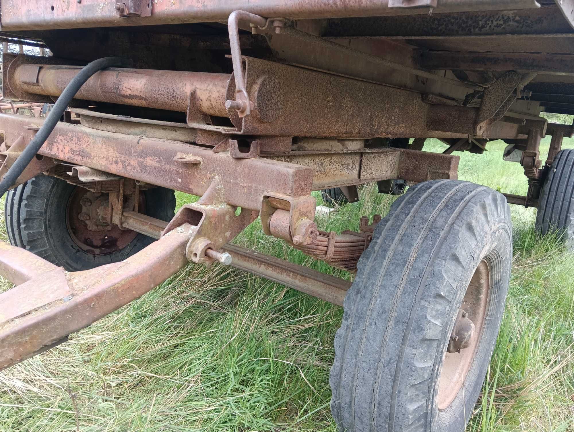 Продам тракторний причіп 2 ПТС-4.