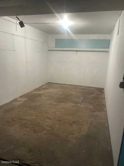 Garagem Fechada/ Box - Porto (Rua São Roque da Lameira)