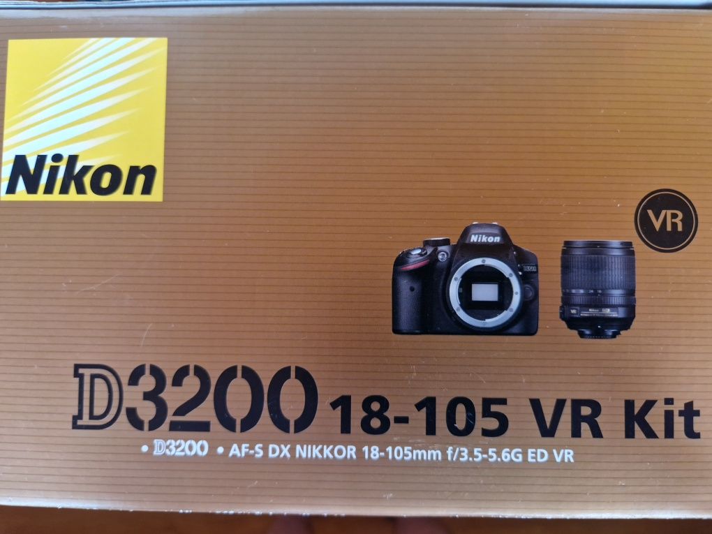 Продам Nikon D3200 18-105 VR Kit