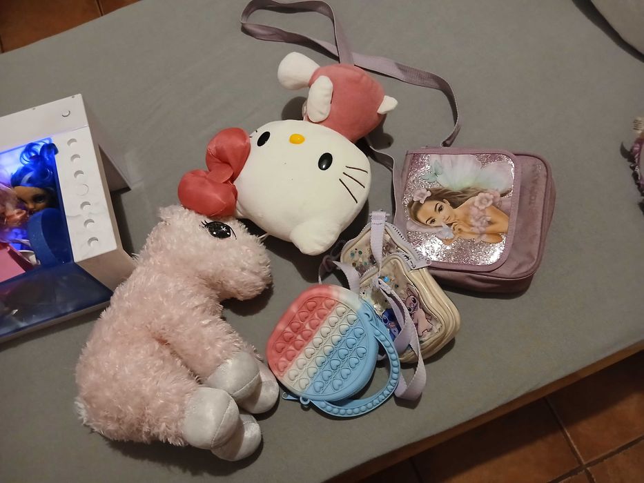 Vendo conjunto de brinquedos para menina em bom estado