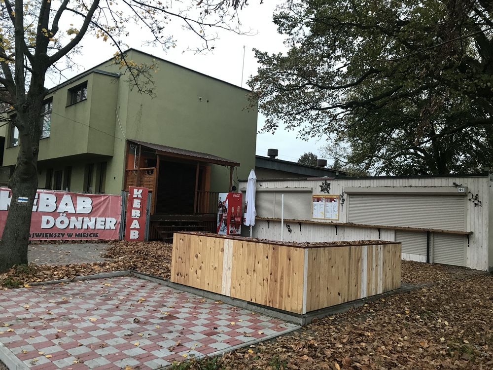 Lokal z parkingiem i terenem pod gastronowię, sklep, szkołę. Zbąszyń
