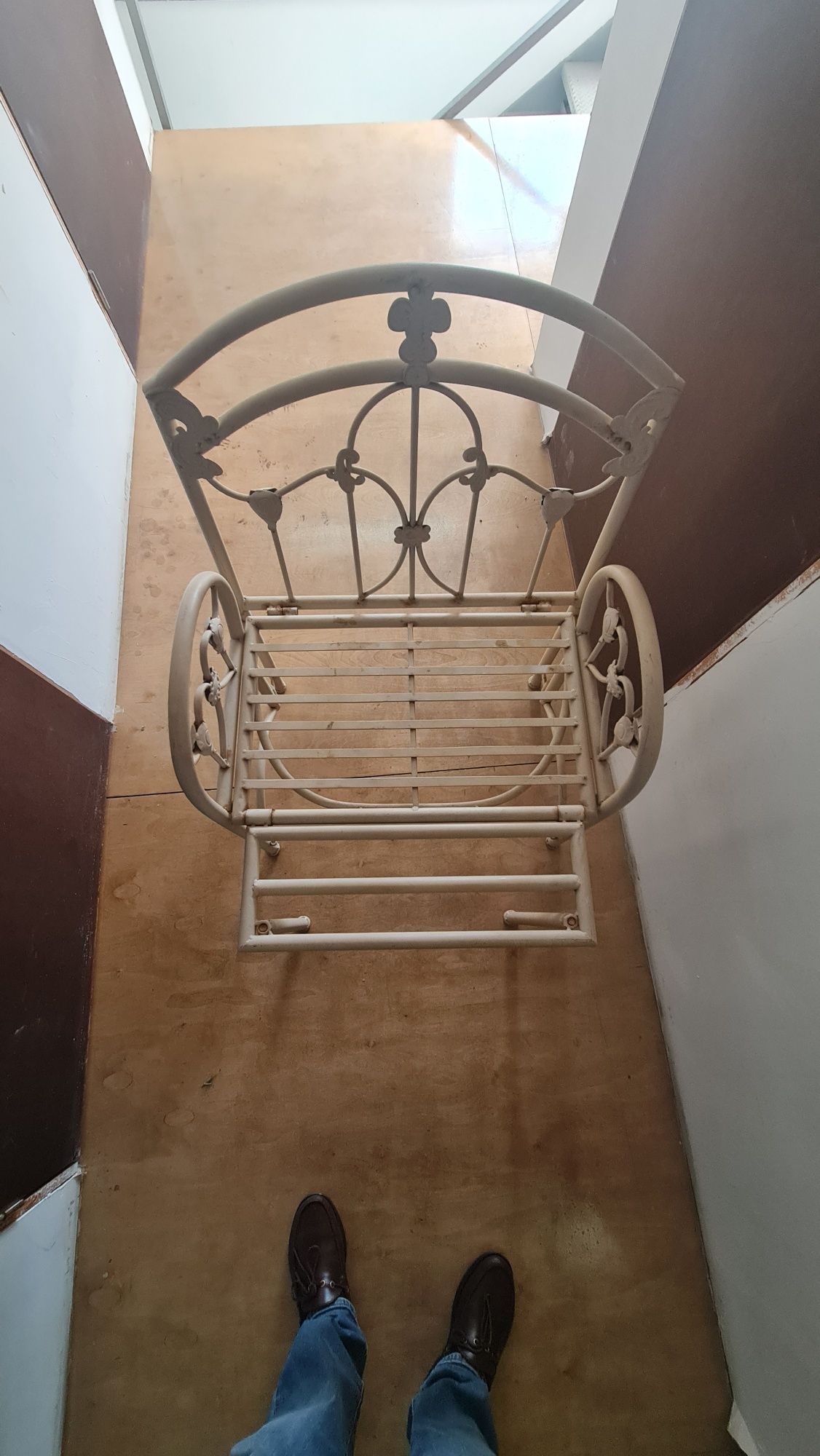 Cadeira antiga em metal, articulada
