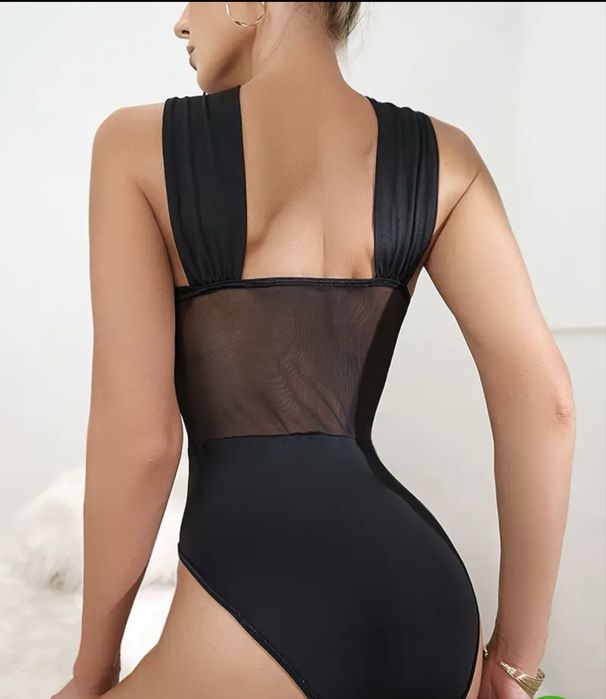 Облягаючий боді чорного кольору