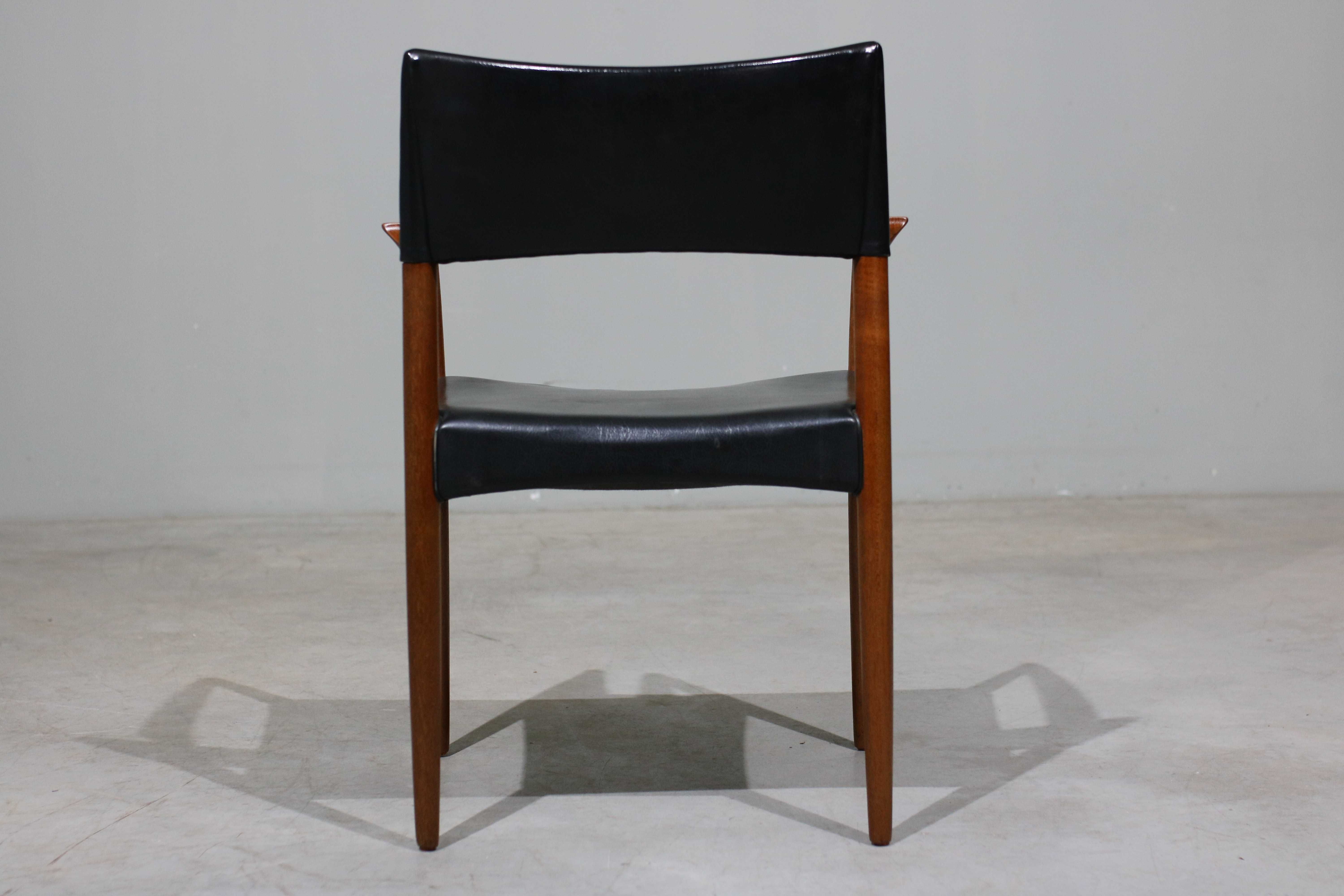 Cadeirão E. Larsen & A. B Madsen em teca | Design Interiores