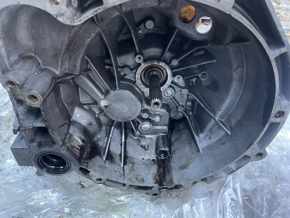 Ford fiesta mk7 1.6 hdi мкпп 5ст 8A6R 7002 FA