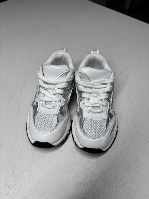 Дитячі кросівки Zara