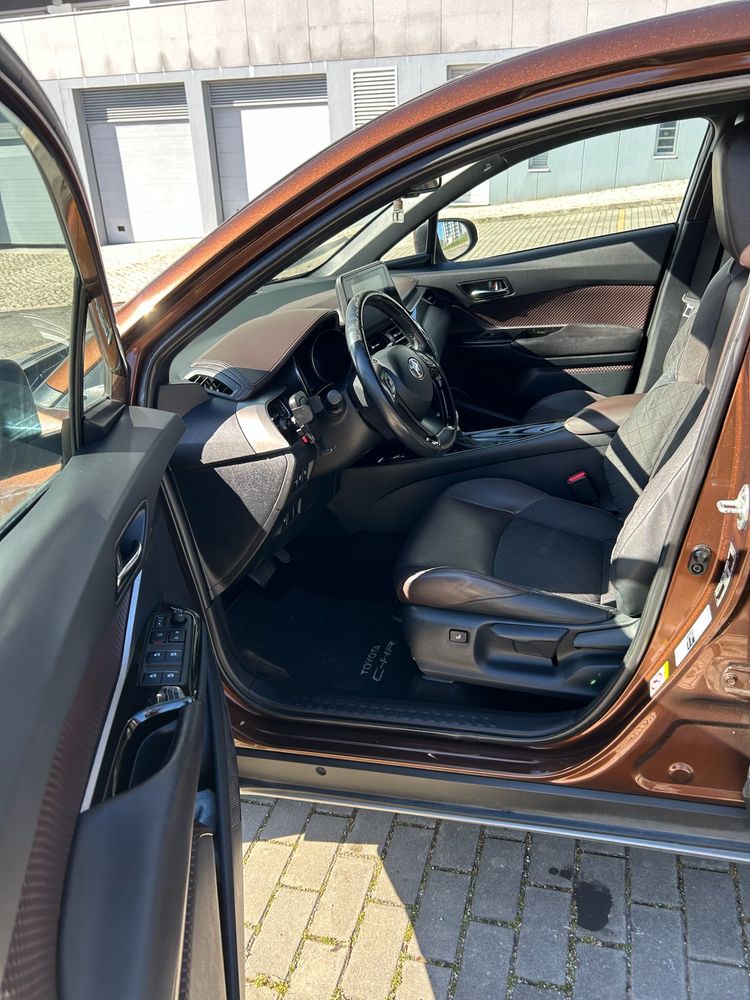 Toyota C-HR 1.8 Hybrid Confort 2016 - Bem equipado e pronto a circular