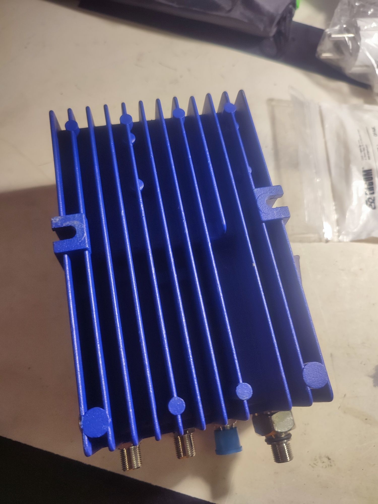 Wzmacniacz  antenowy telkom telmor WHX-923Z budynkowy , szerokopasmowy