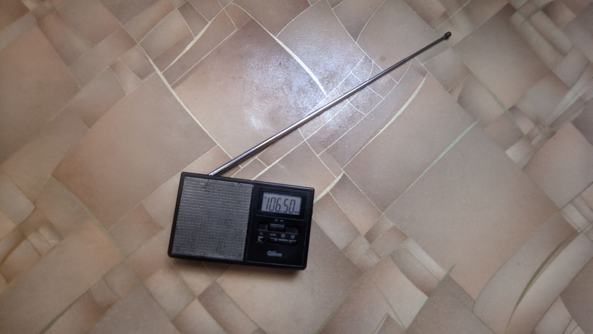 Продам карманный радиоприемник Qilive Radio LCD - Noir - Q1192