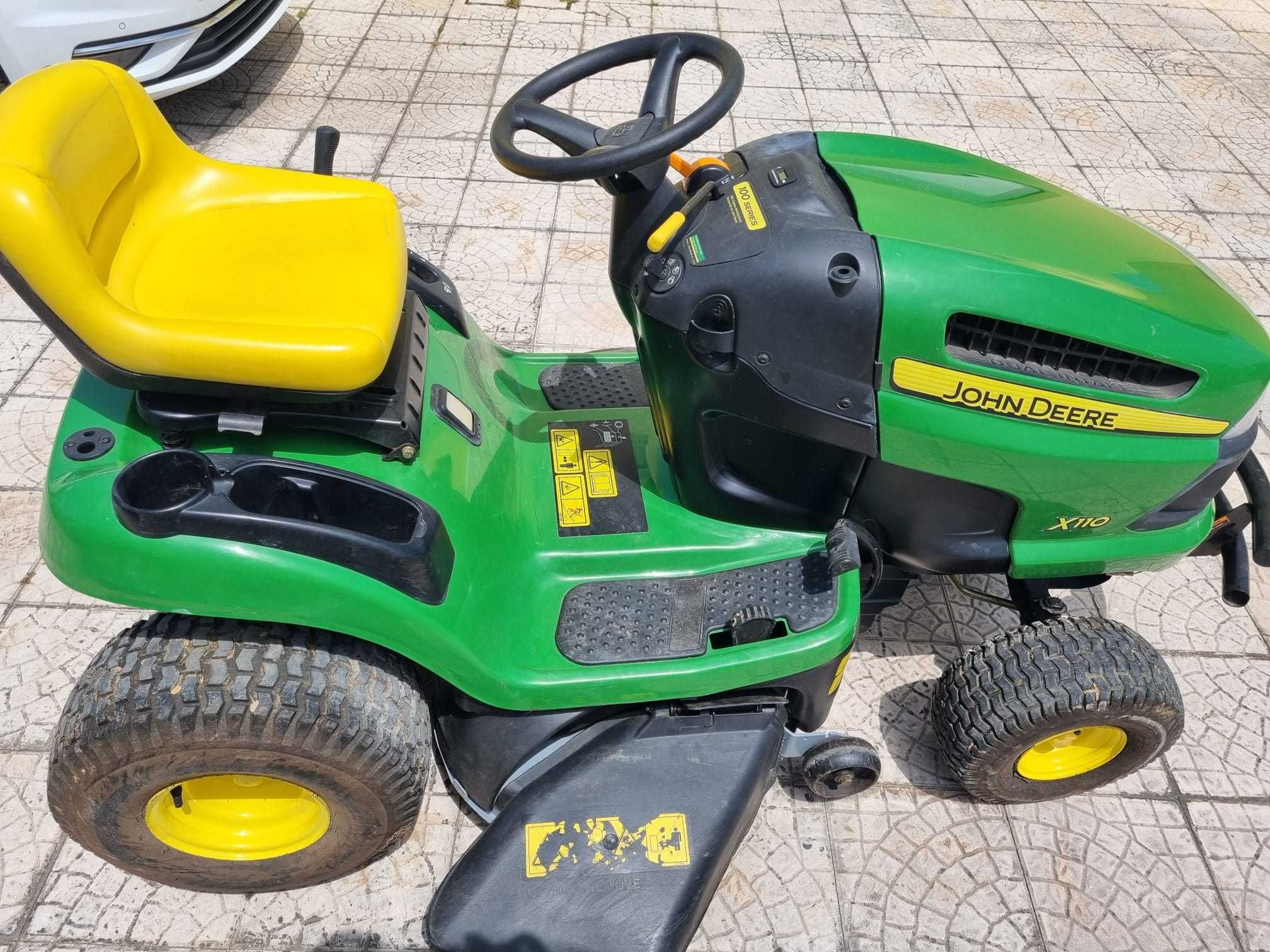 Corta relva john deere X110 x130r