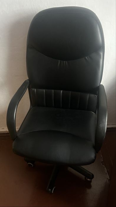 Fotel biurowy na kółkach czarny eko skóra