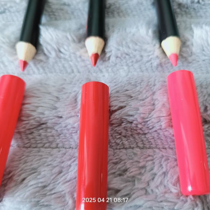 Kredki do ust konturówki 3 sztuki.