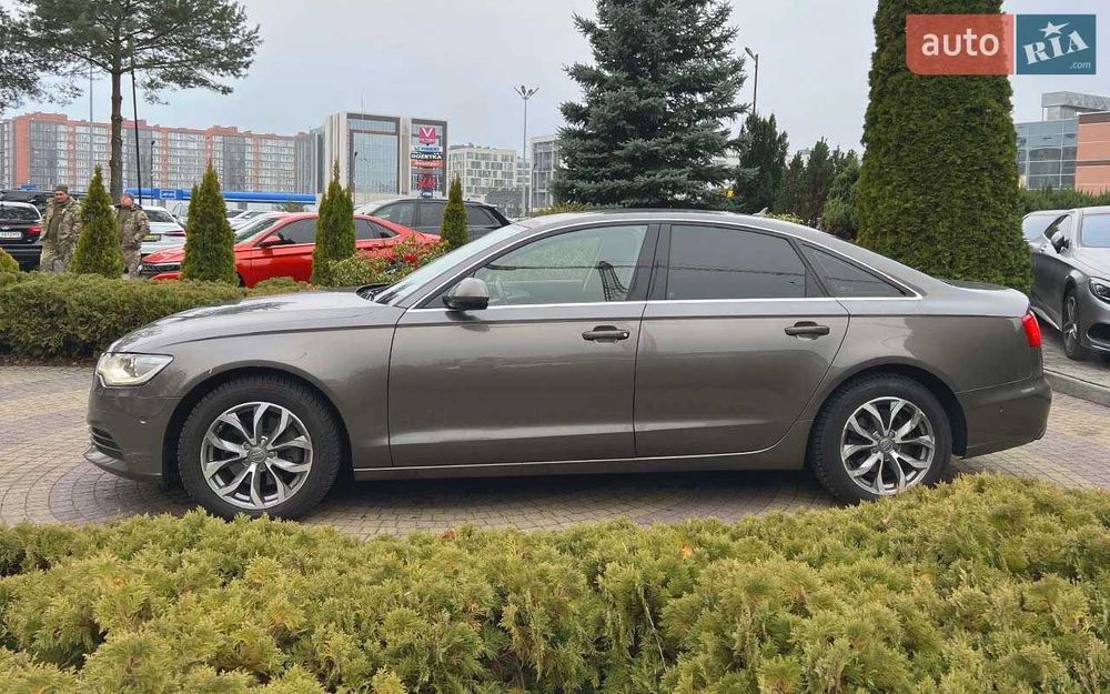 AUDI A6 автомобіль