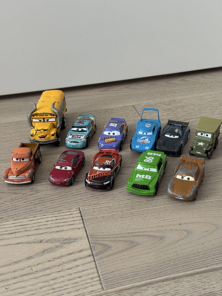 Колекційні машинки тачки cars mattel