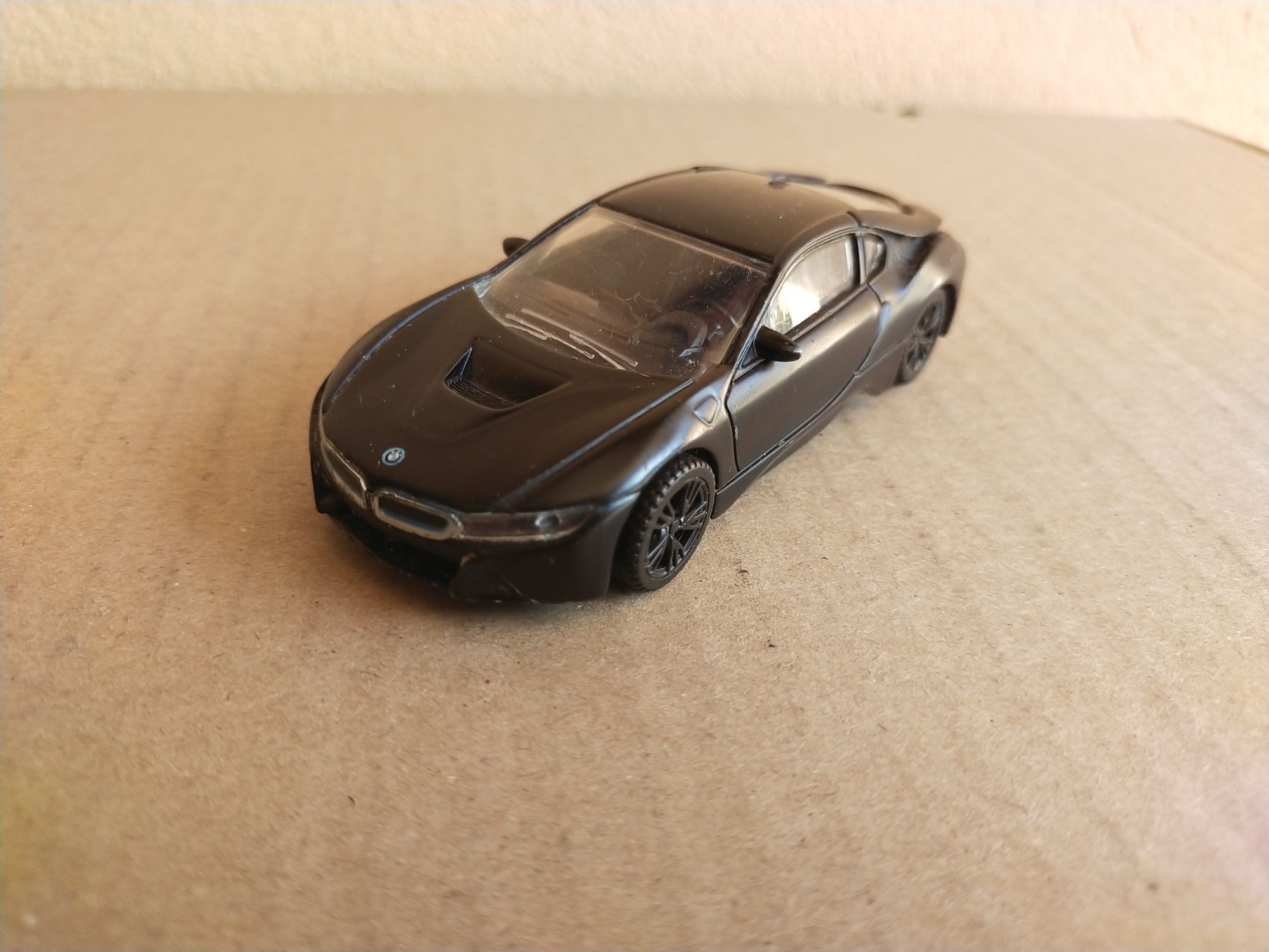 BMW i8, zabawka metalowa 1:43