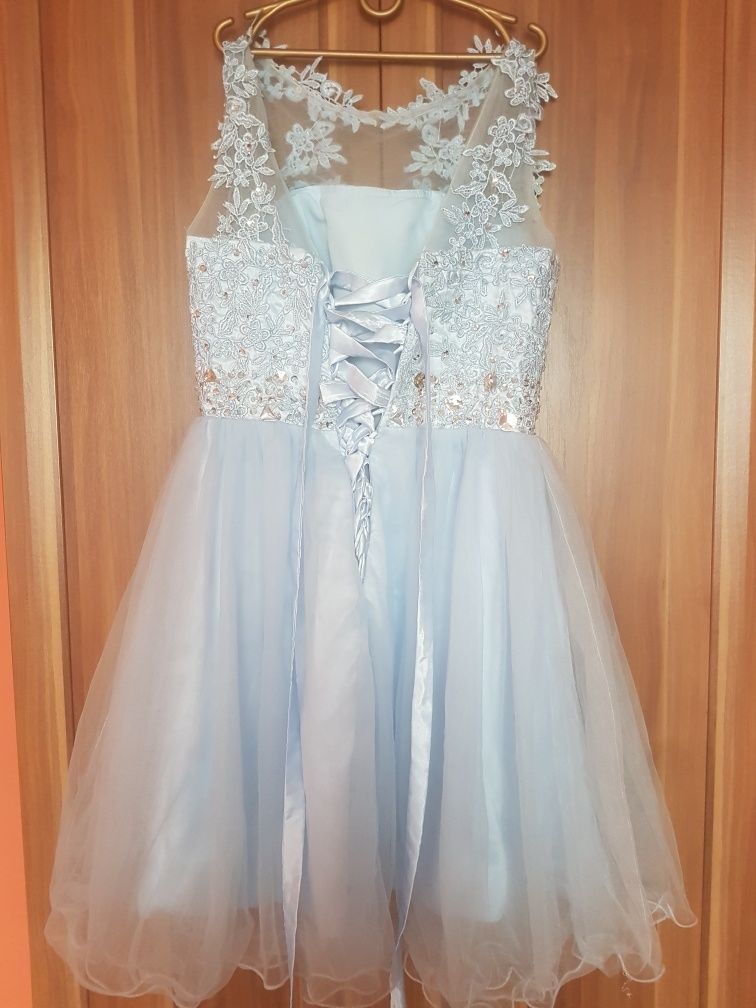 Niebieska sukienka na każdą okazje wesele osiemnastka 18