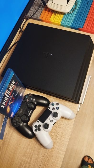 Приставка SONY PS 4 PRO 1 TB CUH7116B