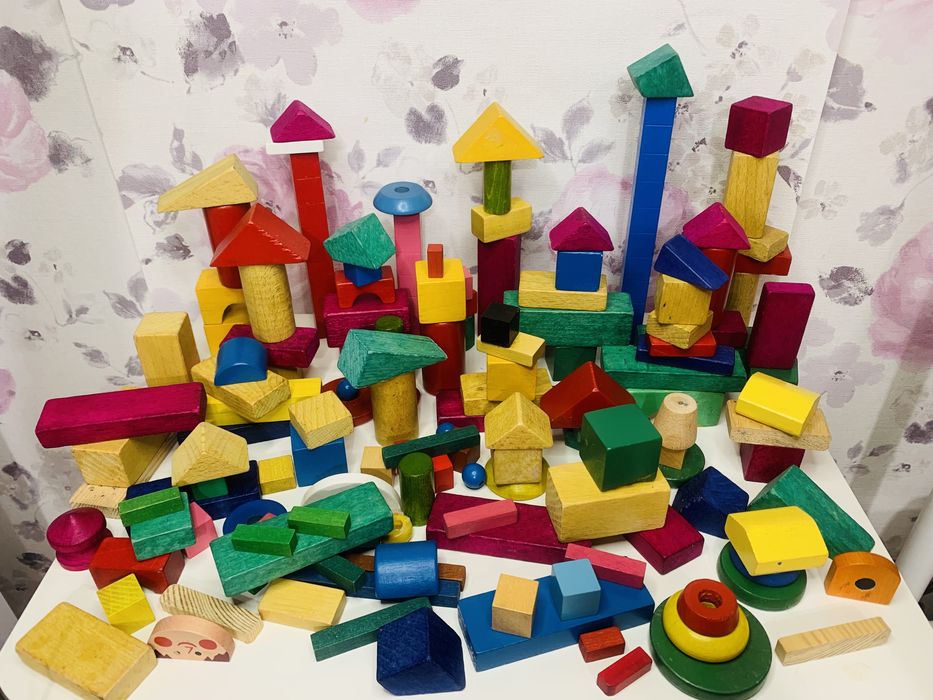Drewniane, kolorowe klocki do budowania