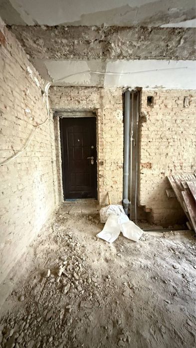 Продаж 2 кімнатної квартири по Є.Тельнова