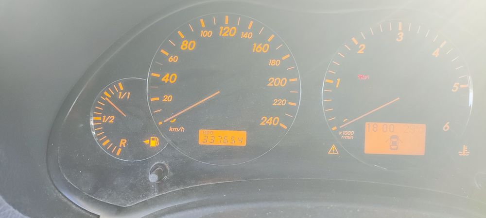 Тайота авенсіс 2007