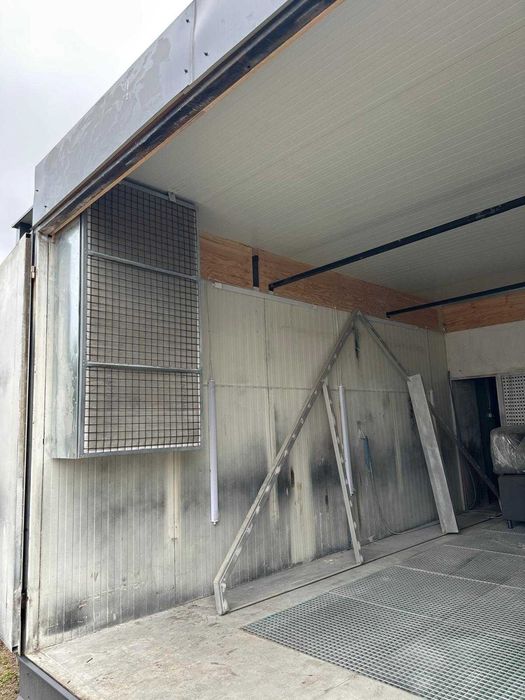 Lakiernia wolnostojąca 3,7×6,2×2,8 m – ocieplona, komplet