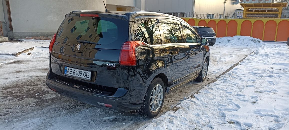 Пежо 5008 Peugeot 5008