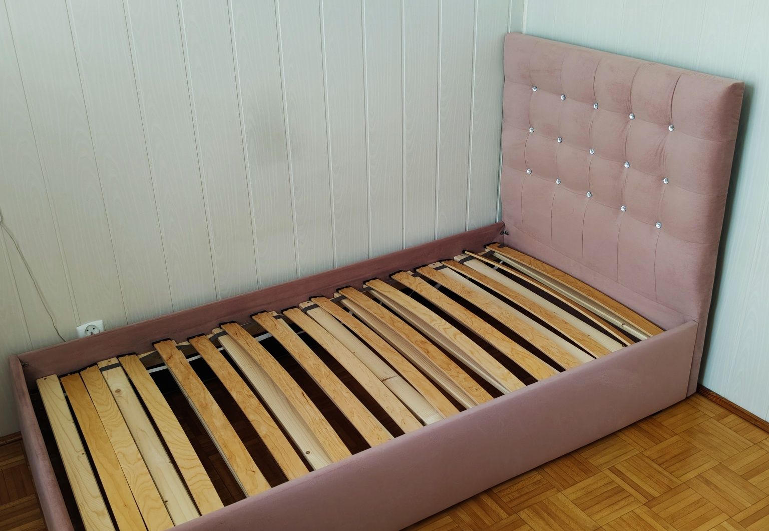 Łóżko tapicerowane 180x90 stan idealny