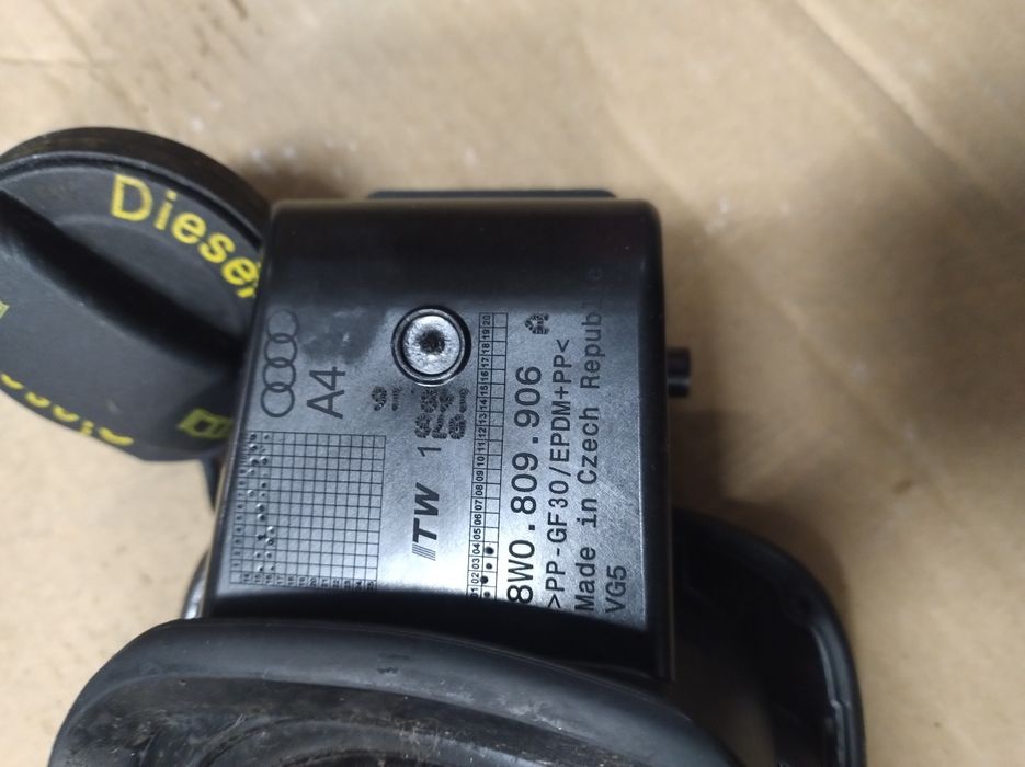 Klapka wlewu paliwa Audi A4 B9 Z7S