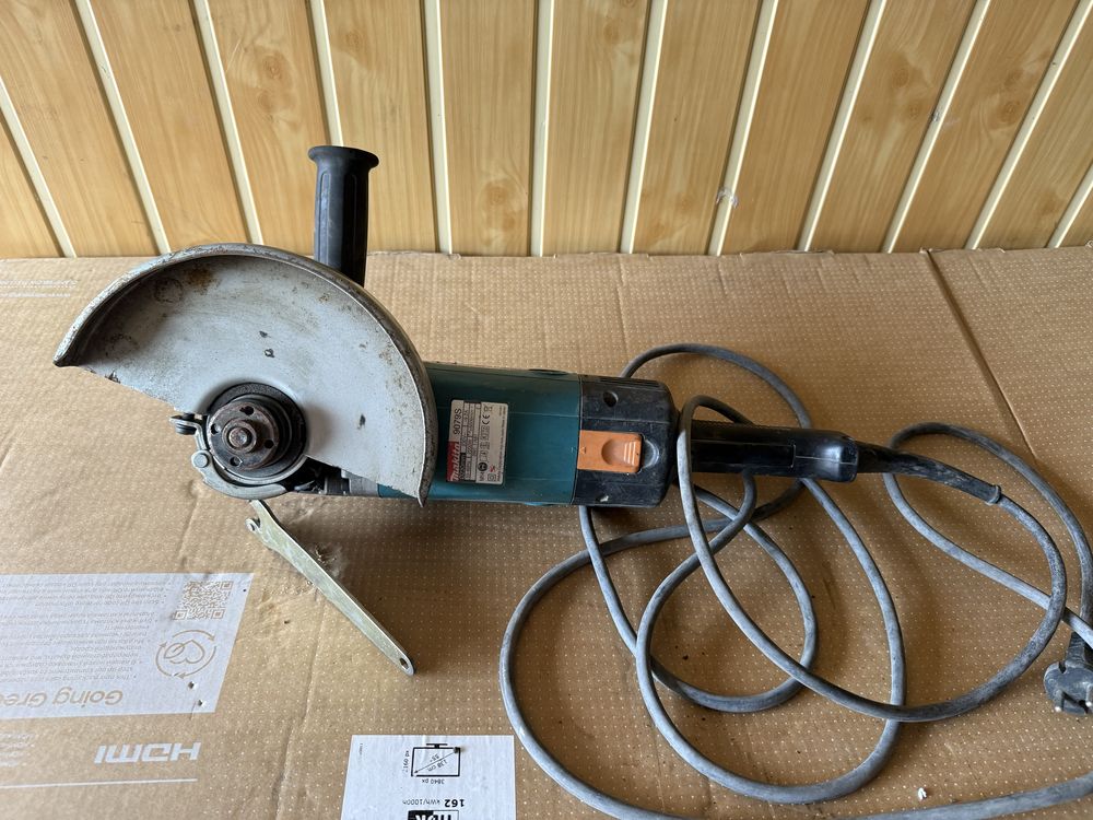 Болгарка Makita 9079S (230 мм, 2000 Вт)