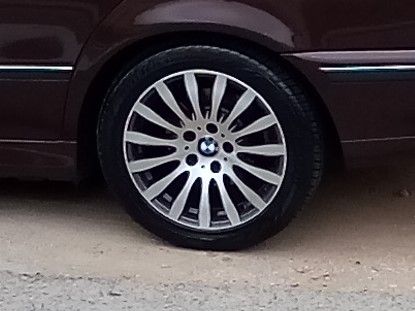 PRODUTO abrilhantador e protetor de pneus