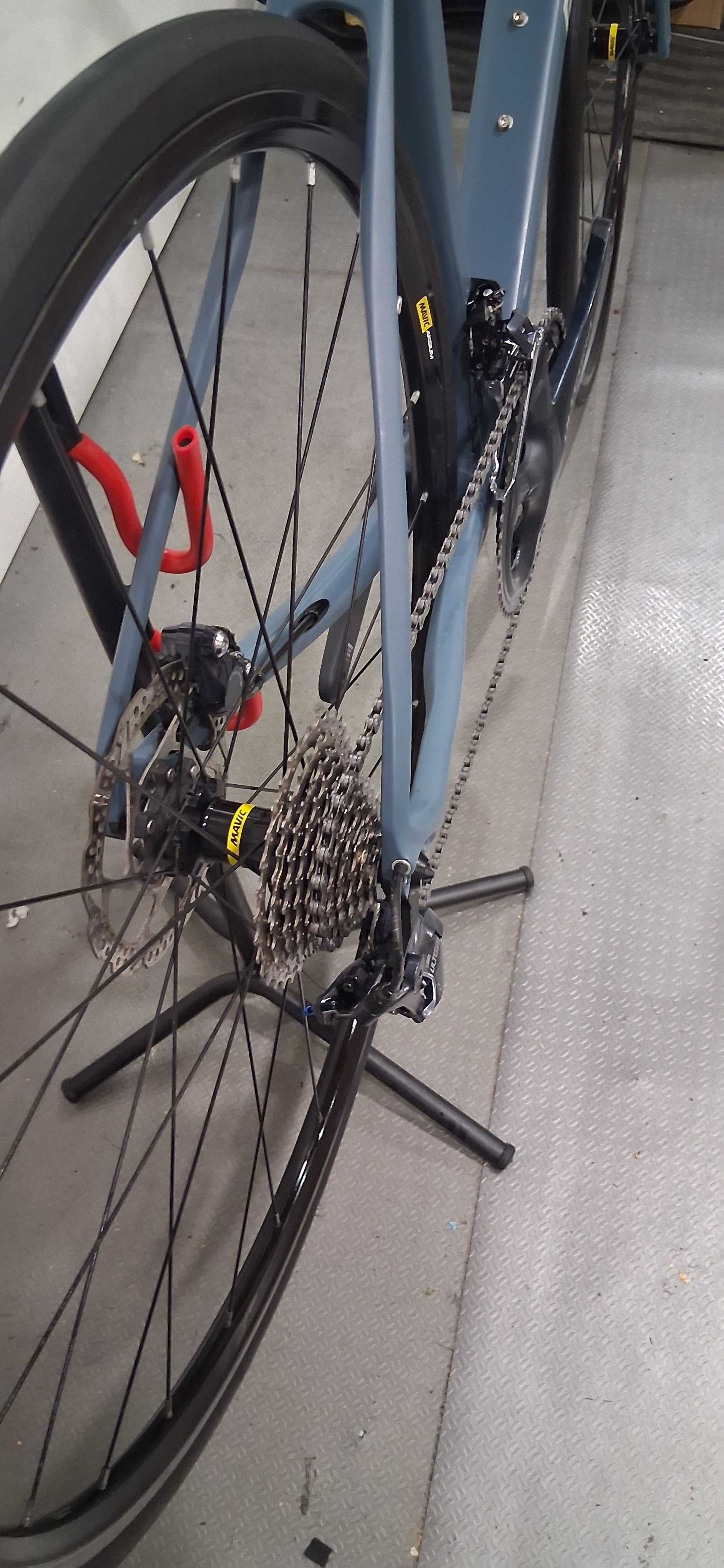 Bicicleta estrada disco em carbono ultegra